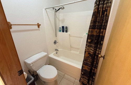 White Bird Bed & Breakfast | Riverfront Lodge in White Bird, ID – 1BR w/Panoramic Views & Breakfast Unit 6
