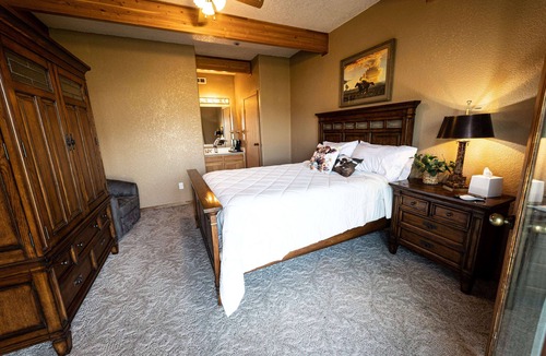 White Bird Bed & Breakfast | Riverfront Lodge in White Bird, ID – 1BR w/Panoramic Views & Breakfast Unit 7