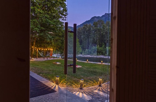 Baring House | Riverfront Resort w/Spa~Firepit~Hammock~Theater~Games~Sleeps 20~Amazing Views