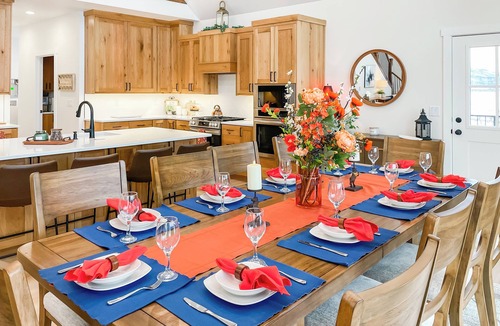 Lava Hot Springs Cabin | Riverside Luxury: Private River Float with Hot Tub and 3 King Suites!