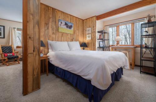 Moose Wilson Road Apartment | RMR: Sagebrush 1311 Condo in The AspensWilsonWY