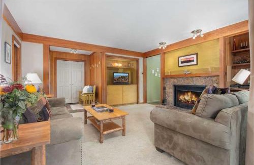 Teton Village Apartment | RMR: Teewinot A2 Condo in Teton Village