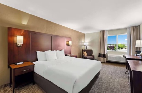 Layton Hotel | Road Trip Adventure Stop | Mountains Nearby & Pool Reset | Local Dining Nearby