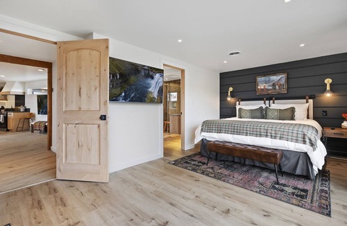 Twin Falls Cabin | Rock Creek Canyon | 1BR, Hot Tub, Sauna, Fire Pit
