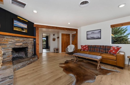 Twin Falls House | Rock Creek Canyon 1BR, Hot Tub, Sauna, Fire Pit