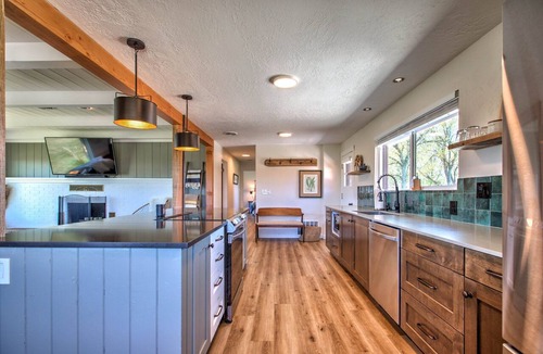 Twin Falls Cabin | Rock Creek Canyon | 2BR, Hot Tub, Fire Pit, Views