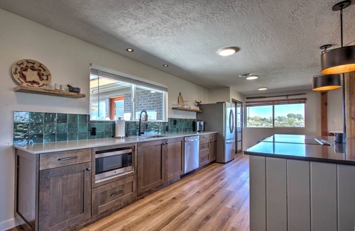 Twin Falls Cabin | Rock Creek Canyon | 3BR, Hot Tubs, Sauna, Fire Pit