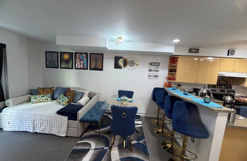 Belltown Condo | Romantic Seattle Escape Near Space Needle, Walkable, Modern, Parking