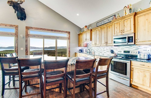 Sweetwater House | Roomy mountain & lake view home with large deck, fireplace, & W/D - dog-friendly