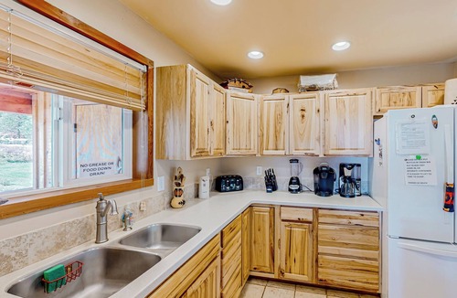 Garden Valley Cabin | Rustic Cabin w/Decks & Hot Tub in Garden Valley!