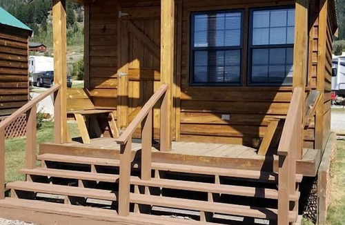 West Yellowstone Cabin | Rustic Family-Friendly Cabin Perfect for Outdoor Activities in Montana