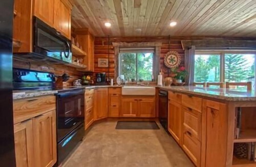 Ashton Cabin | Rustic Trails (EV, eco, wheelchair & pet friendly), Rustic Trails (EV, eco, wheelchair & pet friendl