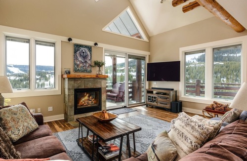 Saddle Ridge House | Saddle Ridge Townhome with Ski-in/Ski out access! Hot tub!