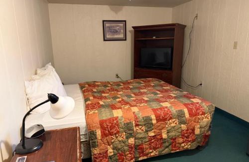 Baker Hotel | Sagebrush Inn Hotel