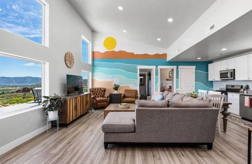 Sweetwater House | Sauna, Hot Tub, Arcade, Lake Views + Beach Pass!