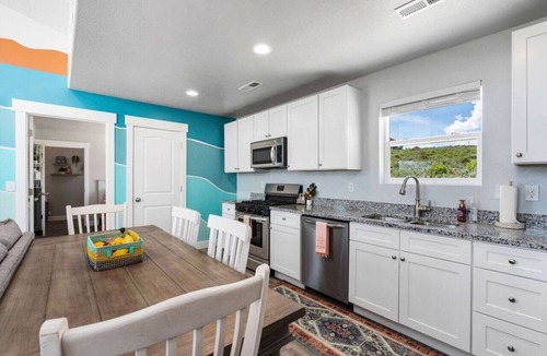 Sweetwater House | Sauna, Hot Tub, Arcade, Lake Views + Beach Pass!