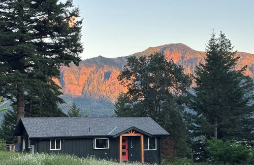 Stevenson House | Sauna, River Views, 4BR Homestead Retreat