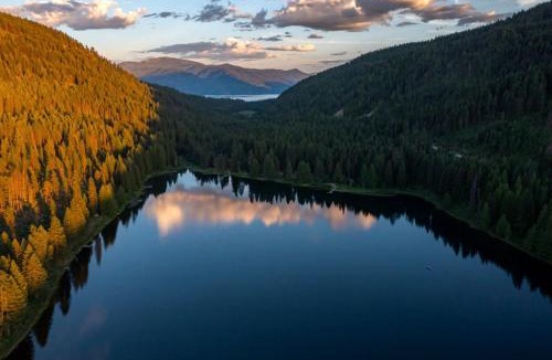 Sagle House | Scenic Off-Grid Campsite Overlooking Crystal Clear Lake in Sagle, Idaho