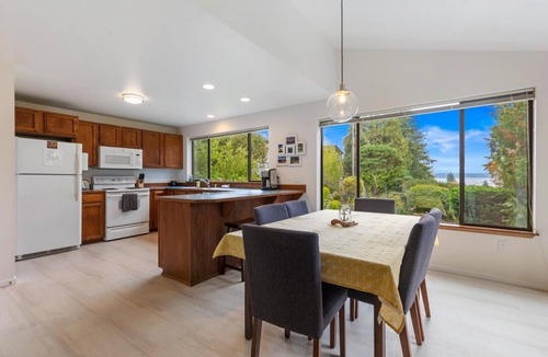 The Bowl of Edmonds House | Seaport Vista-Lovely Waterview, Downtown Edmonds Home
