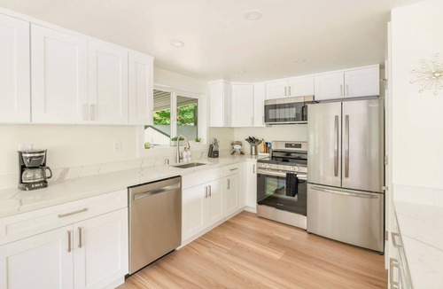 Victory Heights House | Seattle's Hidden Forest Retreat | King | Firepit | Near Light Rail | Minutes to Downtown Seattle