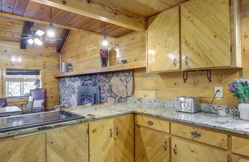Tollgate Canyon Cabin | Secluded 3-Acre Cabin in Tollgate w/Gas Grill!