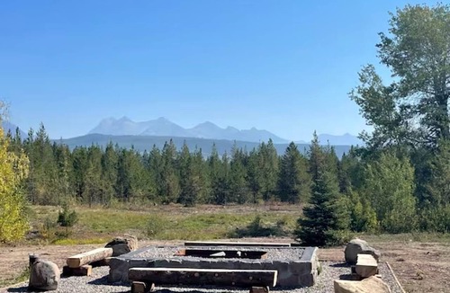 Polebridge Cabin | Secluded Cabin in Polebridge, Montana, with Fantastic Views of Glacier National Park - Dream Glamping Experience