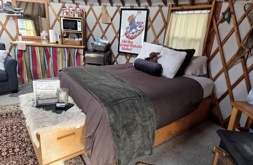 Pocatello Cabin | Secluded Cozy Yurt for Luxury Camping near Pocatello, Idaho