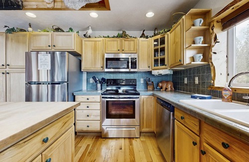 New Meadows House | Secluded hunting lodge with amazing mounted collection, deck & firepit - dogs OK