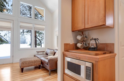 McCall House | SECLUDED LUXURY WATER FRONT RETREAT! Kayak's, Canoe, & SUP's | Huge Deck with BBQ & Outdoor Dining