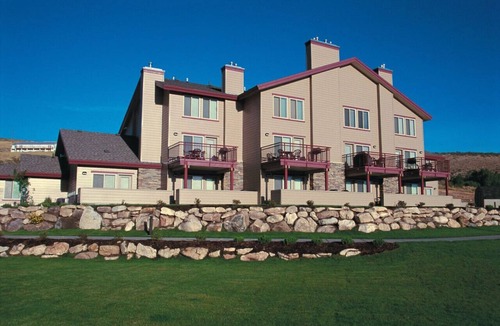 Harbor Village Condo | See all Bear Lake has to offer in this 1BD resort