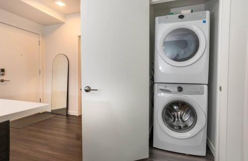 Hilltop Apartment | Self Check-in-washer-dryer-4ksmart Tv-king Bed-gym