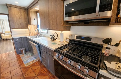Bryn Mawr-Skyway House | Serene 2-bedroom house in Seattle perfect for a relaxing getaway near Seatac
