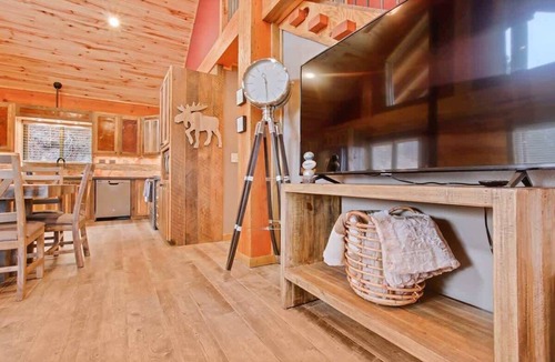 Garden Valley Cabin | Serene and cozy updated log cabin in the woods