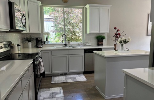 Picnic Point-North Lynnwood House | Serene & Spacious near Seattle - Tucked away, Enclosed Yard, Firepit, & More!