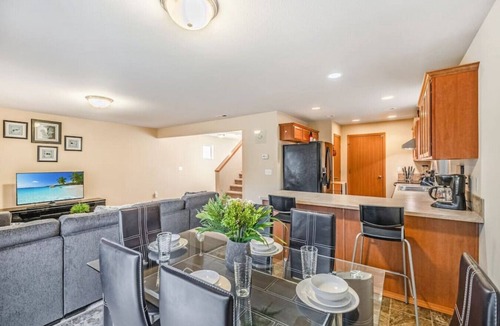 Holly Cottage | Serenity in Prime Everett Craftsman Near Boeing!