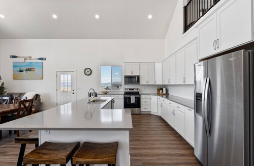 Sweetwater House | Serenity Lakehouse | Sleeps 35, 2 Homes, Ideal Beach, Game Room, Hot Tub +