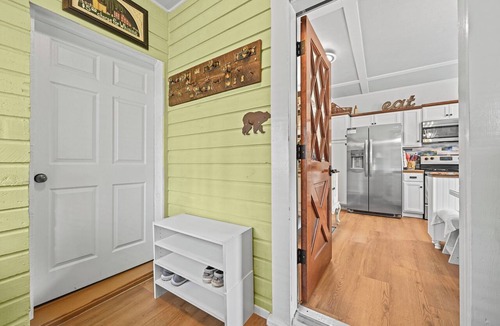 Garden Valley Cabin | Sharilynn @ BarBEarl Ranch - 66 private acres with hot tub and private pond
