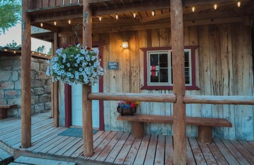 Ririe Apartment | Sheriff's Office Cabin At Mountain River Ranch