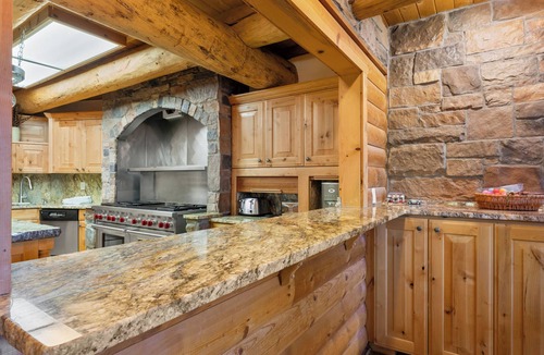 Thatcher Cabin | Sherman Peak Lodge – 12BR/12BA Bear Lake Retreat for Families & Groups