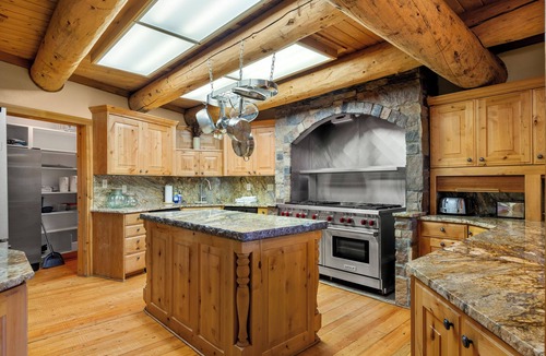 Thatcher Cabin | Sherman Peak Lodge – 12BR/12BA Bear Lake Retreat for Families & Groups