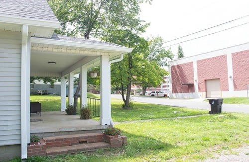 Murray House | Simple home base in Murray, KY near hospital & campus