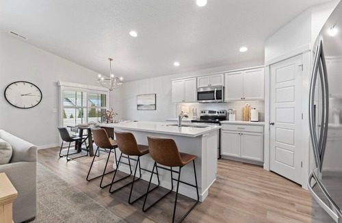 Meridian House | Single-level 4BR near Wahooz with game garage and outdoor fire pit