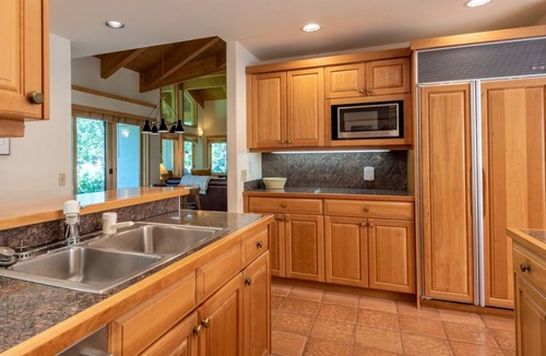 Sun Valley House | Ski bus stops at front door, court sports and indoor game room, bike path