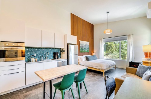 Summit Park Apartment | Ski, Hike & Bike: Modern Park City Studio
