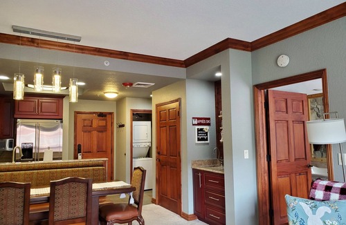 Park City Condo | SKI IN/OUT CONDO-1BDR SUITE W/BALCONY & FULL KITCHEN