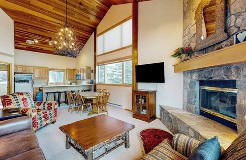 Big Horn Condo | Ski-in/out condo near Lake Levinsky with balcony, ski & mountain views