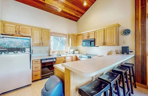 Big Horn Condo | Ski-in/out condo near Lake Levinsky with balcony, ski & mountain views