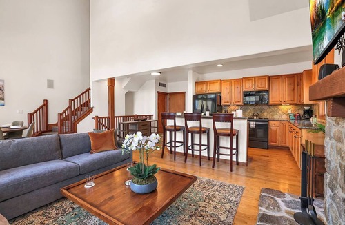 Tamarack Resort House | Ski in/out to Buttercup Chairlift, remodeled, AC, pet-friendly