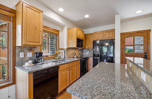 Tamarack Resort House | Ski in/out to Buttercup Chairlift, pet-friendly, hot tub, garage
