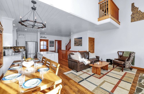 Tamarack Resort House | Ski in/out to Tam Express, pet-friendly, AC